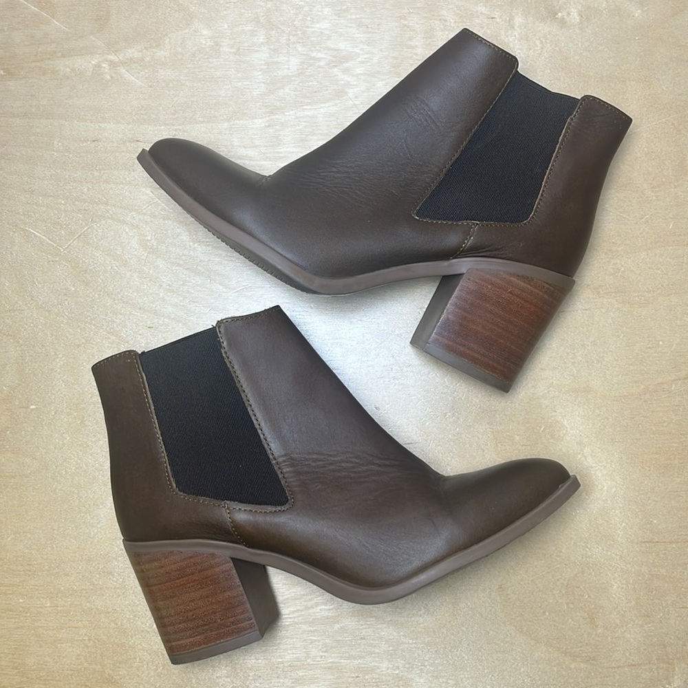 Nisolo Ana Go-To Heeled‎ Chelsea Boot in Brown size 9.5